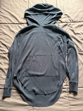 Aritzia TNA Waffle Hooded Long Sleeve Tee
